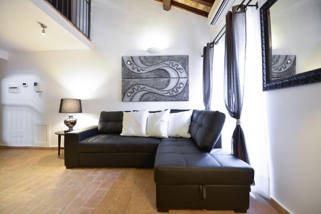 Ibernesi - Charming Apartment At The Roman Forums ภายนอก รูปภาพ