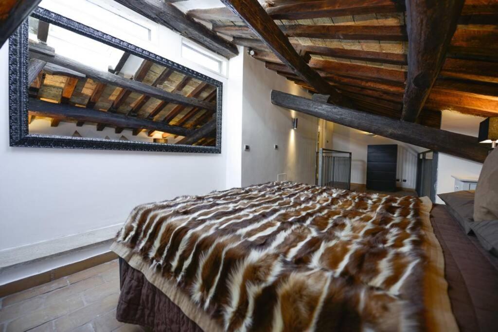 Ibernesi - Charming Apartment At The Roman Forums ภายนอก รูปภาพ