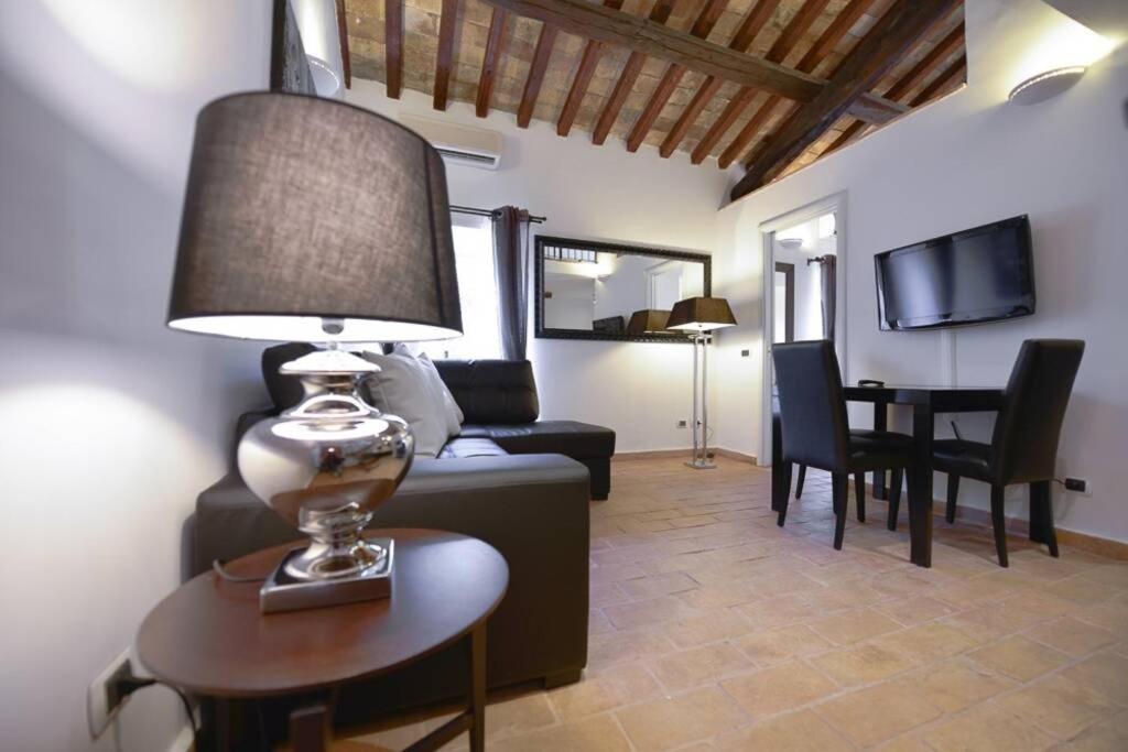 Ibernesi - Charming Apartment At The Roman Forums ภายนอก รูปภาพ