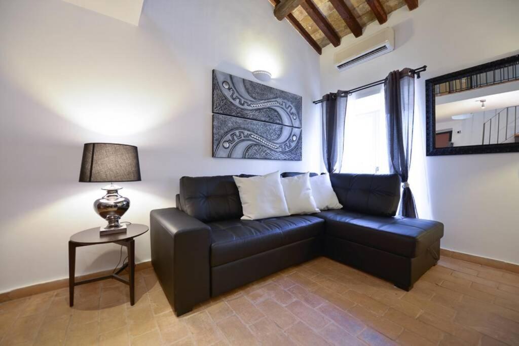 Ibernesi - Charming Apartment At The Roman Forums ภายนอก รูปภาพ
