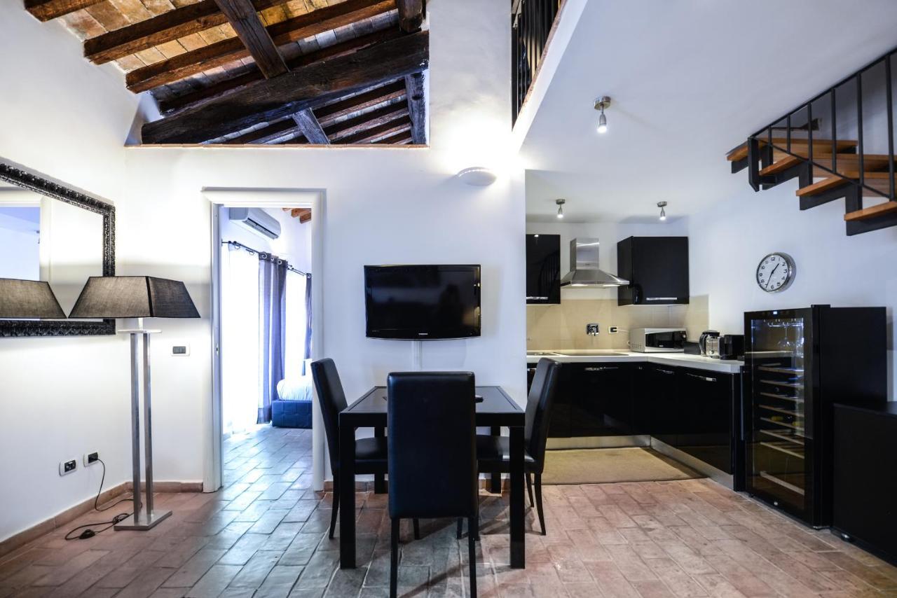Ibernesi - Charming Apartment At The Roman Forums ภายนอก รูปภาพ
